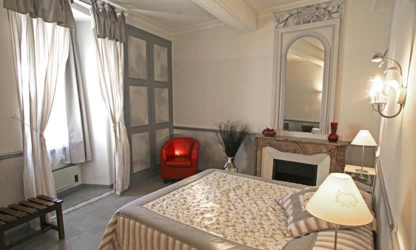 La Garbure Otel Châteauneuf-du-Pape Oda fotoğraf